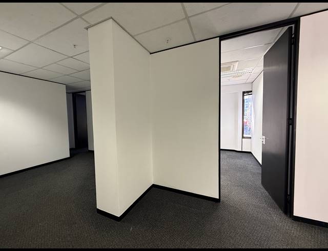 224M² OFFICE TO LET IN PARKTOWN